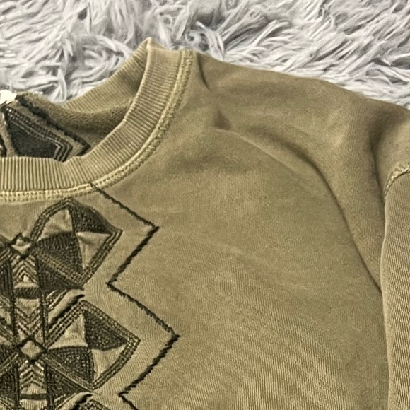 Y2k Olive Geometric Crewneck Sweatshirt! - Picture 9 of 15